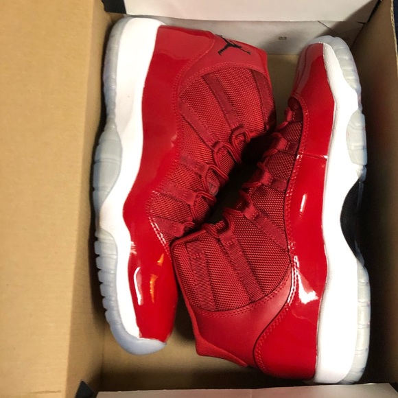 retro jordan 11 gym red